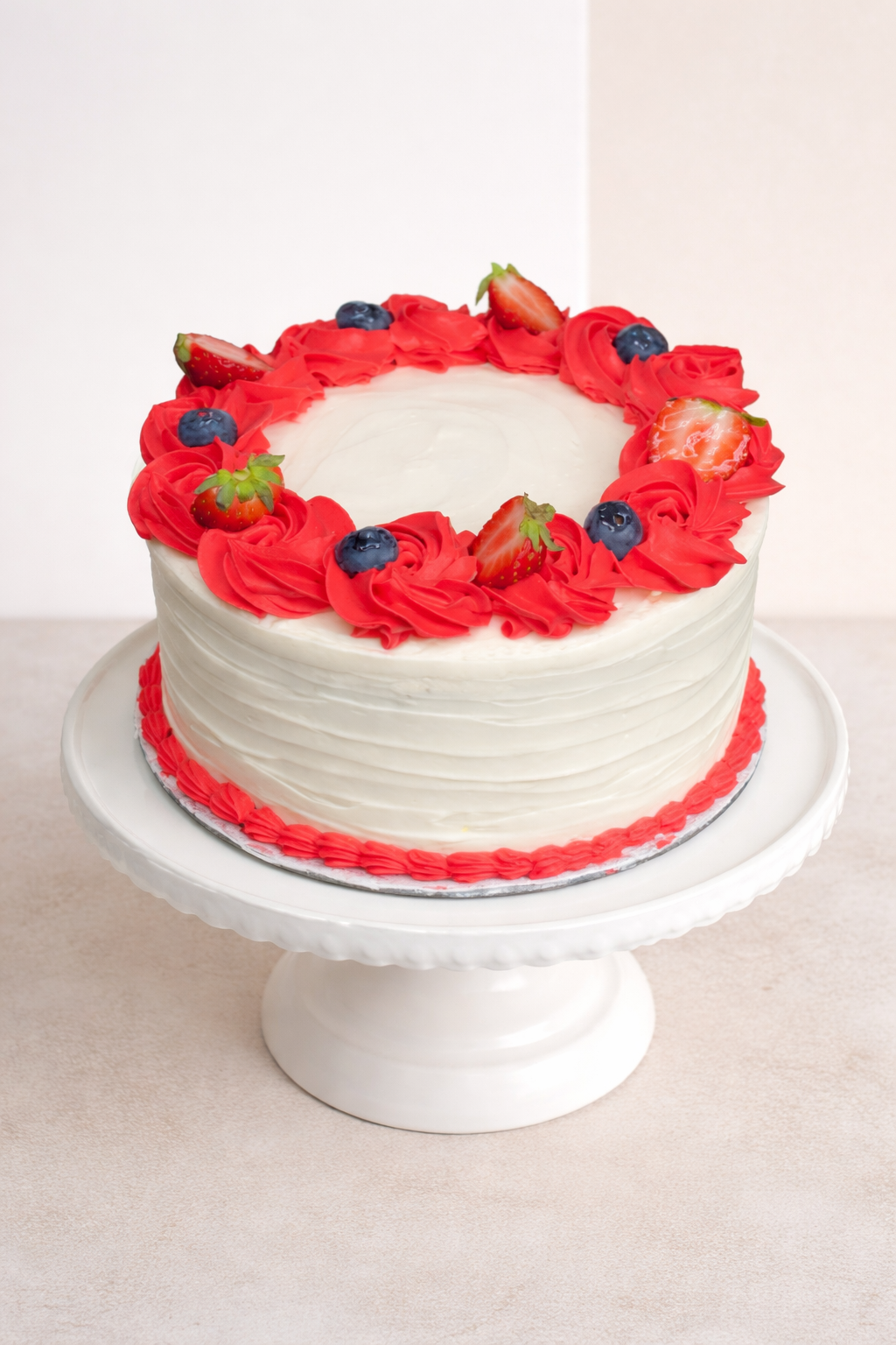 Strawberry & Berry Celebration Cake RND32